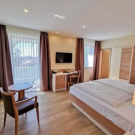 Wald-Hotel 3*
